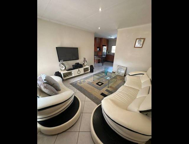 2 BEDROOM TOWNHOUSE FOR SALE IN LIEFDE EN VREDE